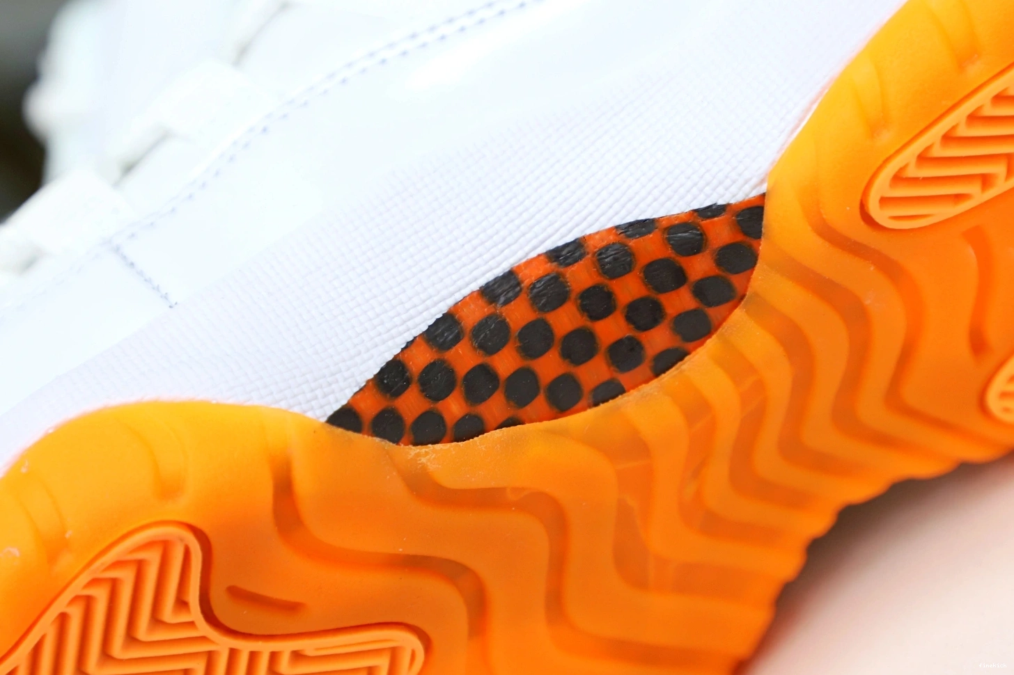 WMNS AIR 'BRIGHT CITRUS' 11 JORDAN RETRO LOW 0809